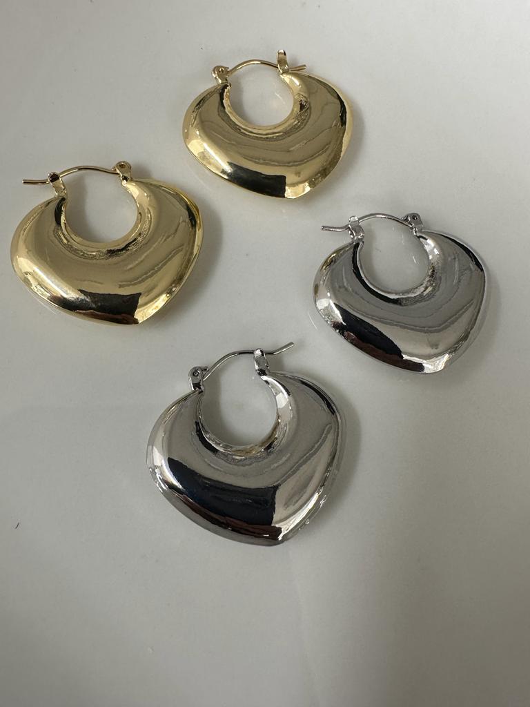 Boucles d’oreilles créoles sculptées – Olivia