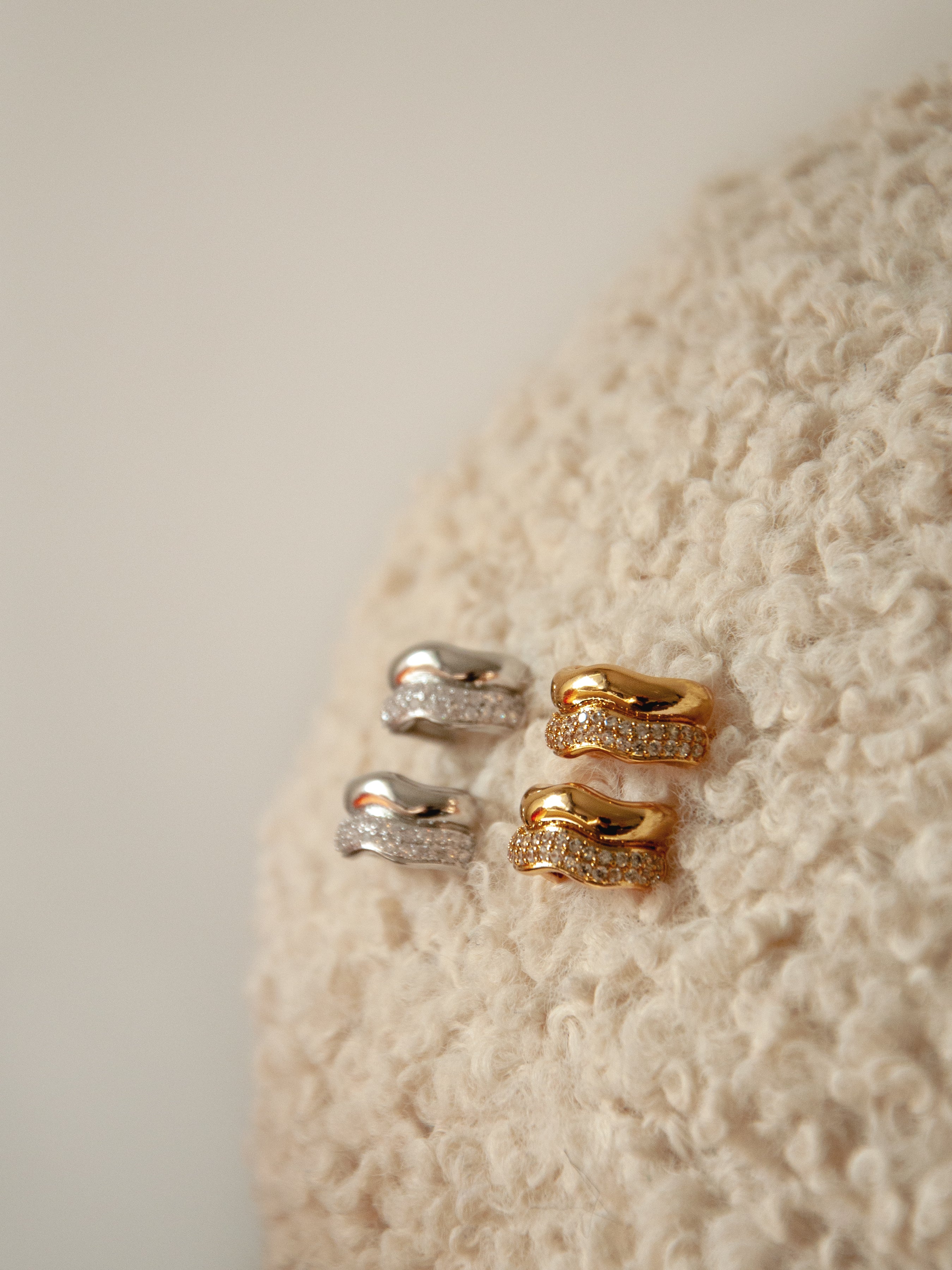 Boucles d'oreilles créoles serties - Angèle