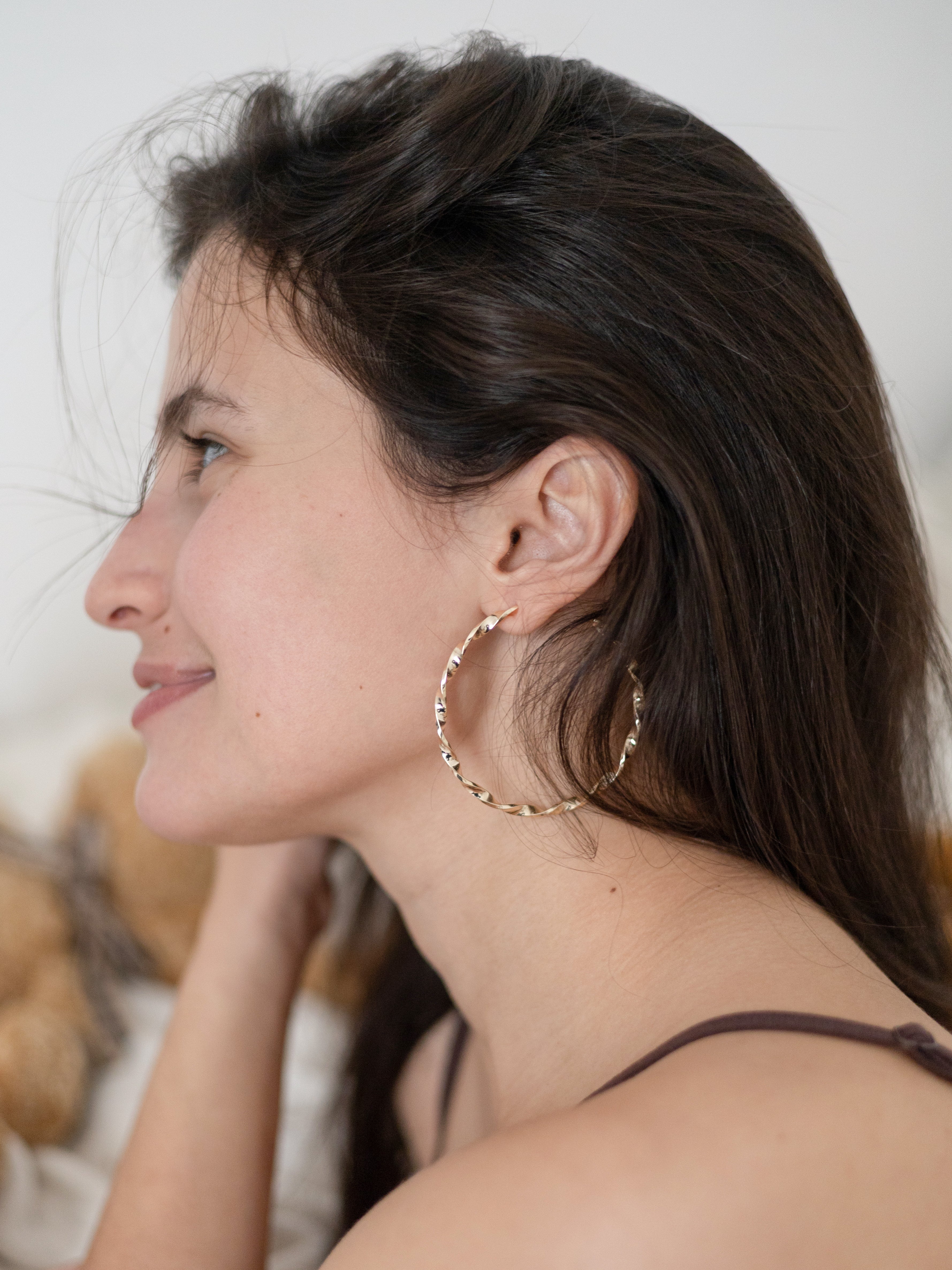 Boucles d’oreilles créoles torsadées dorées – Stella