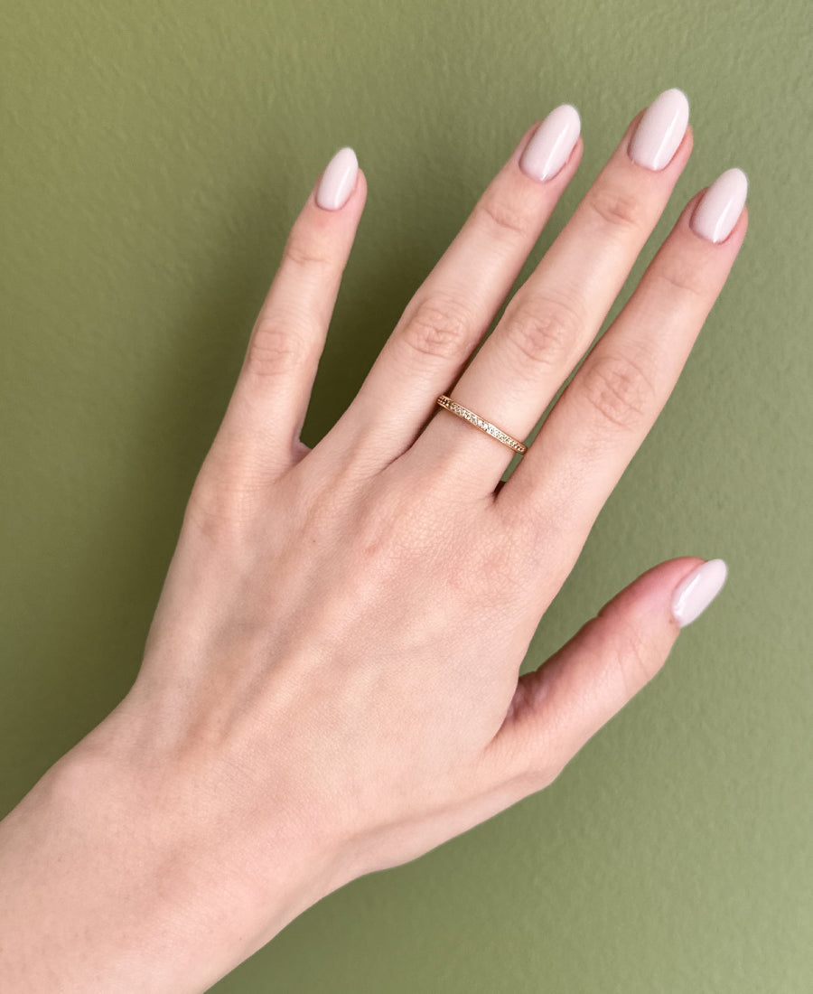 Bague fine pavée en acier inoxydable - Nina