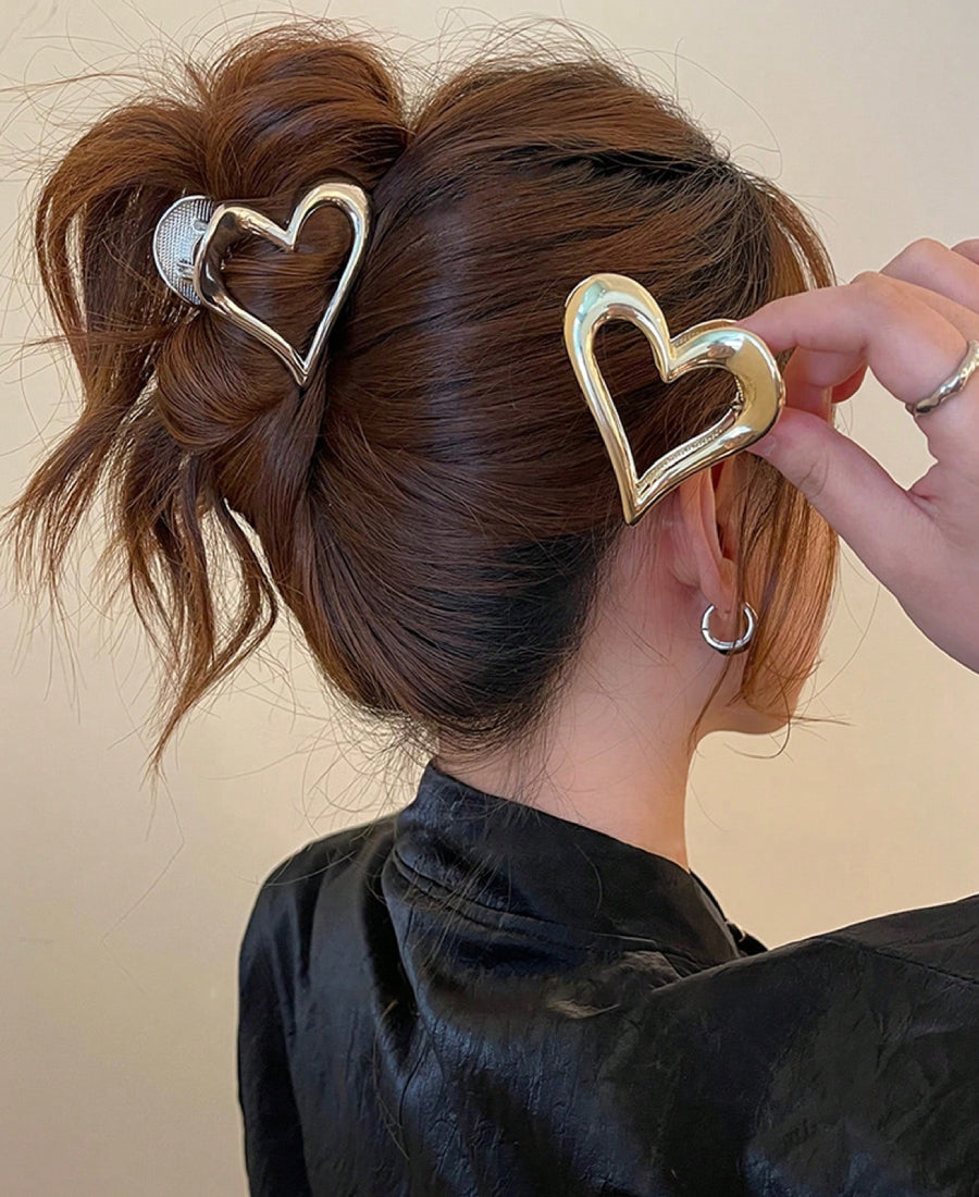 Pince à cheveux dorée – Forme cœur ajouré