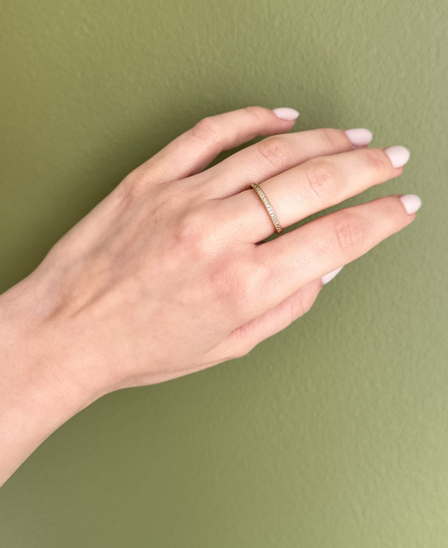 Bague fine pavée en acier inoxydable - Nina