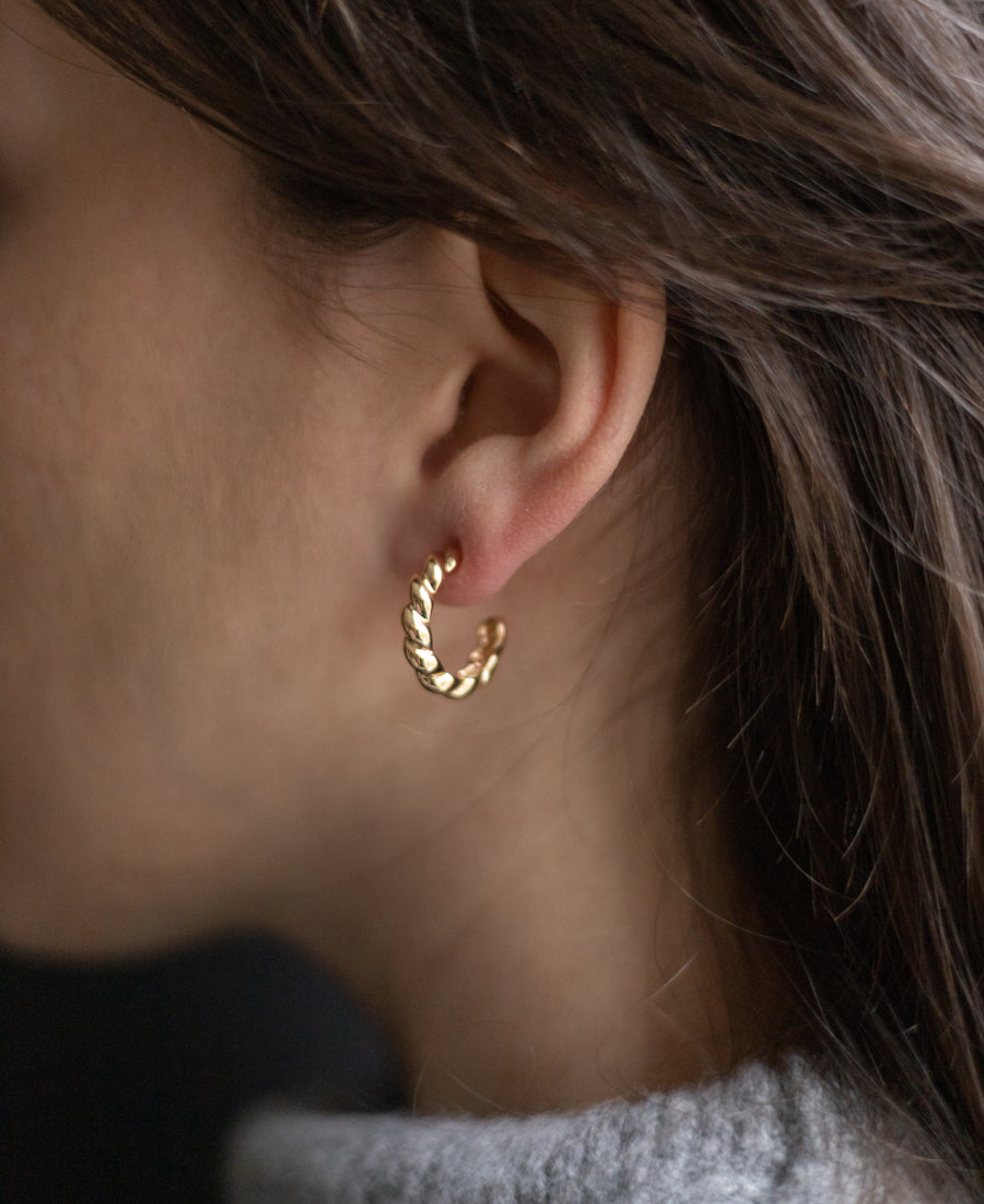 Boucles d’oreilles créoles torsadées dorées – Louise