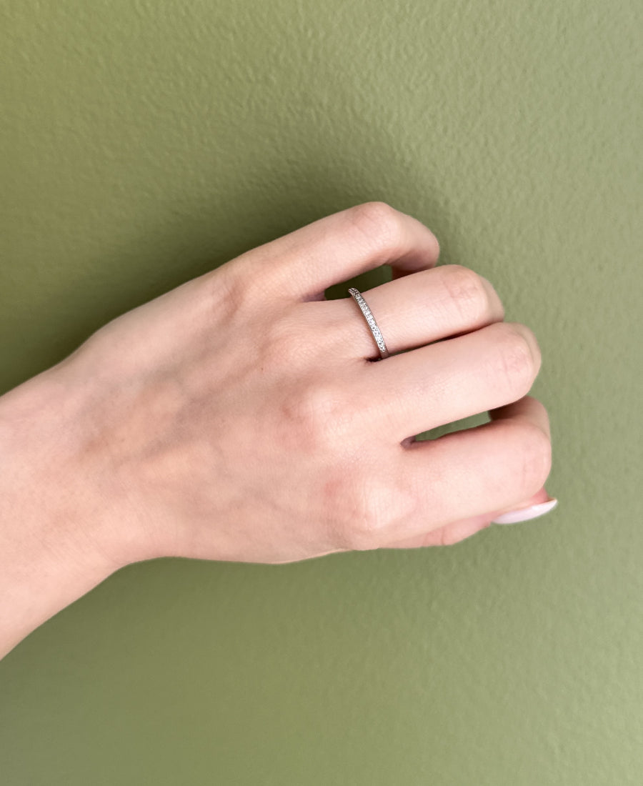Bague fine pavée en acier inoxydable - Nina