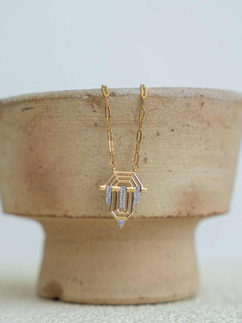 Collier Indira - Collier doré en acier inoxydable avec pierres zirconium