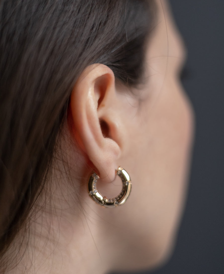 Boucles d'oreilles Ivy - Créoles élégantes pavées de zircons