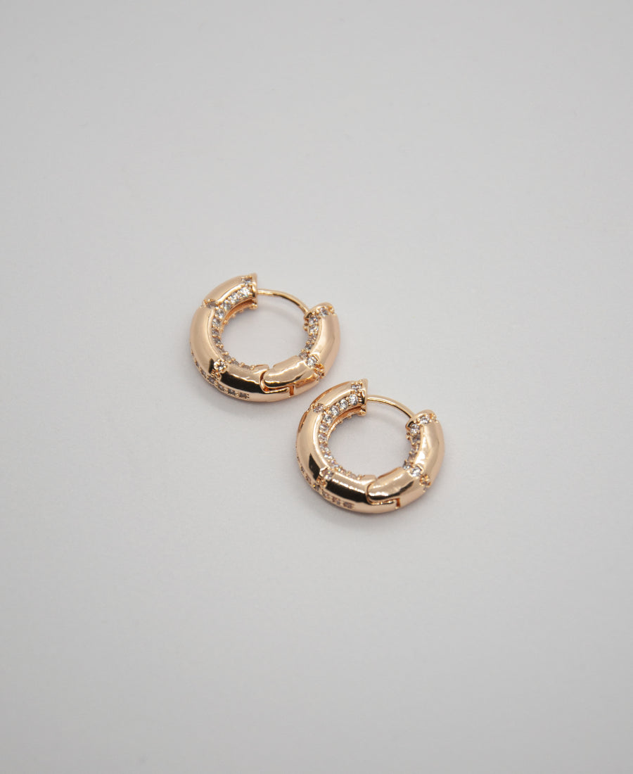 Boucles d'oreilles Ivy - Créoles élégantes pavées de zircons