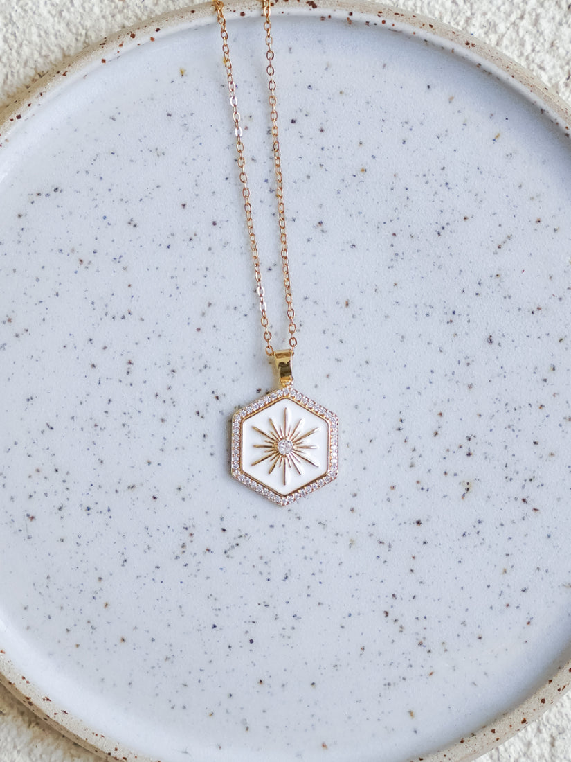 Collier médaillon soleil émaillé - acier inoxydable doré