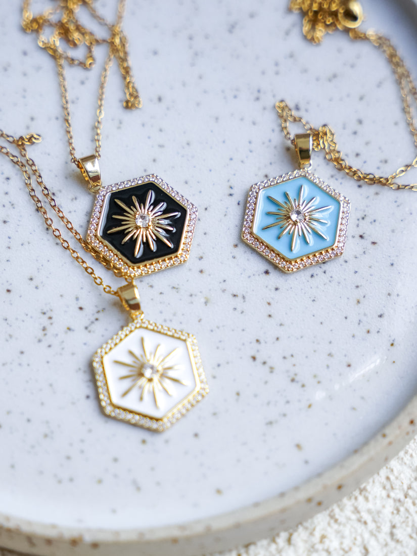Collier médaillon soleil émaillé - acier inoxydable doré