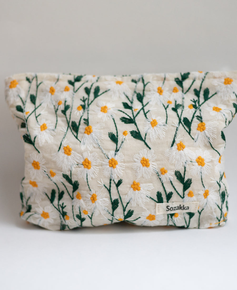Trousse de toilette brodée marguerites