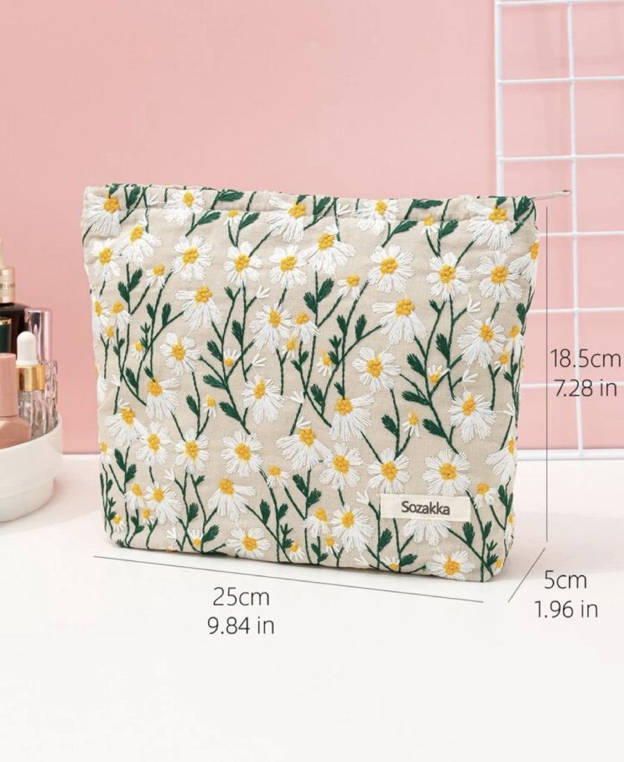 Trousse de toilette brodée marguerites