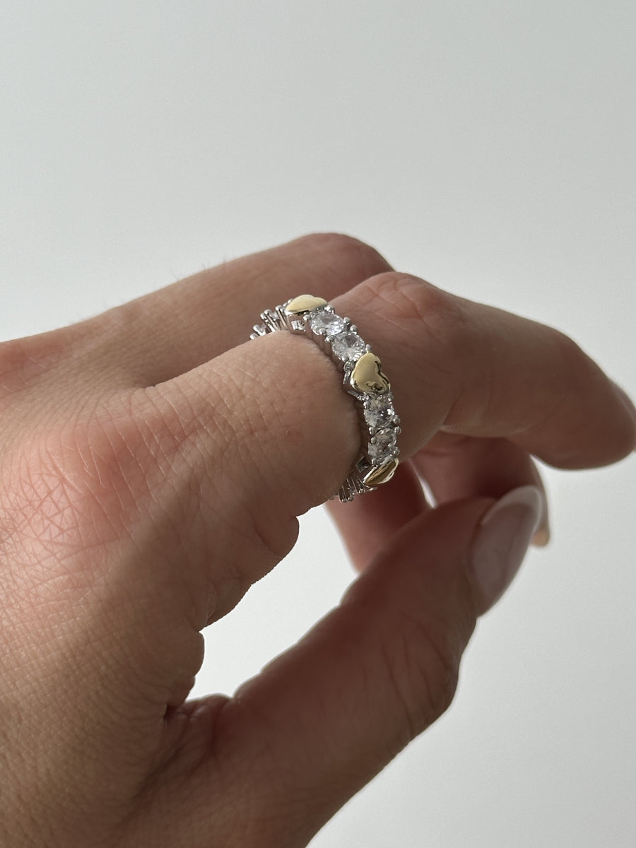 Bague zirconium avec détails en forme de cœur – Adeline