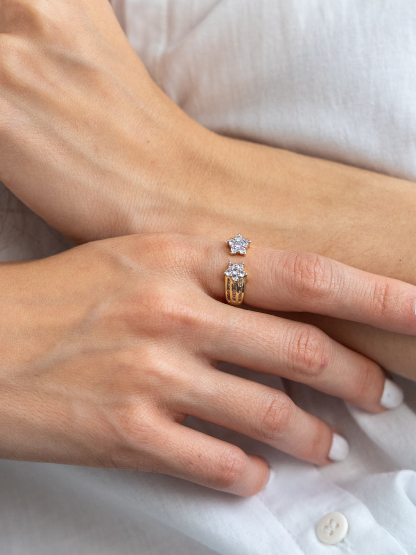Bague Etoile dorée avec zircons