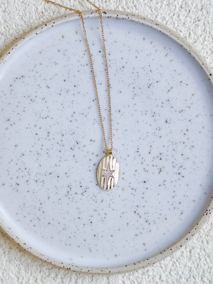 Collier Vega - Pendentif ovale émaillé blanc