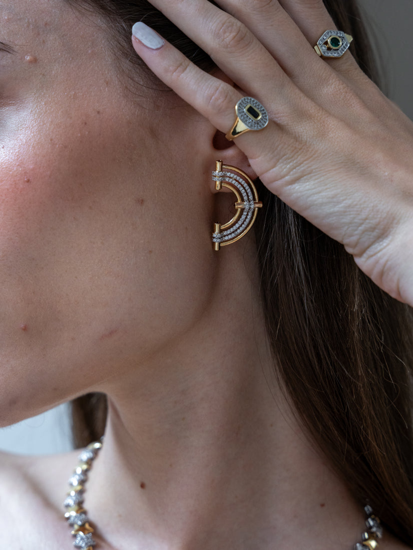 Boucles d’oreilles Liora - Créoles demi-lunes dorées avec zircons brillants