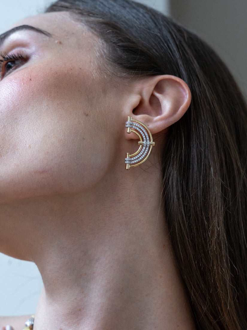 Boucles d’oreilles Liora - Créoles demi-lunes dorées avec zircons brillants