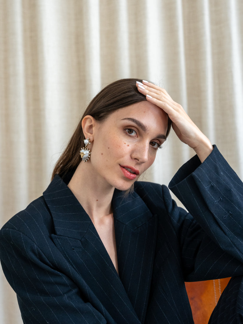 Boucles d’oreilles Polène – Cœur perlé et abeille dorée