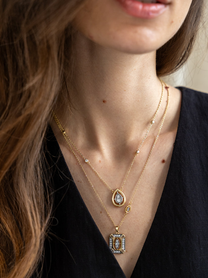 Collier Clémence en forme de goutte - acier inoxydable doré et zircons brillants