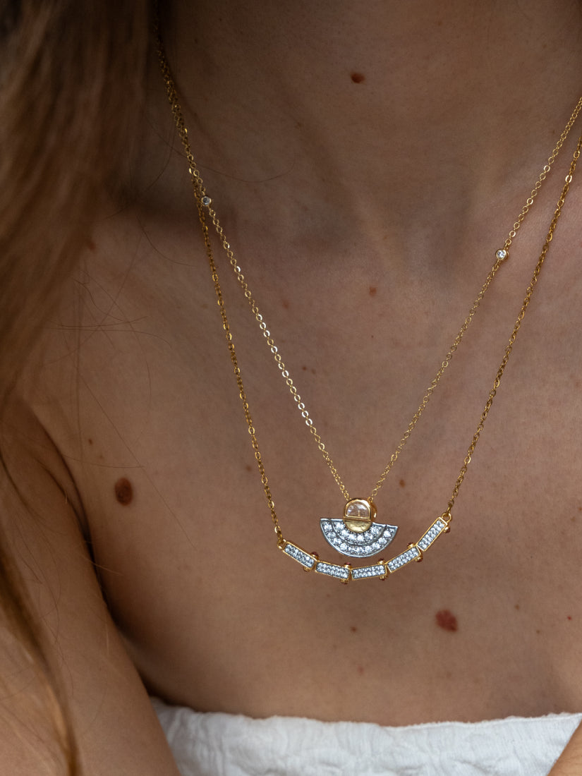 Collier Diane demi-lune doré en acier inoxydable et zirconiums